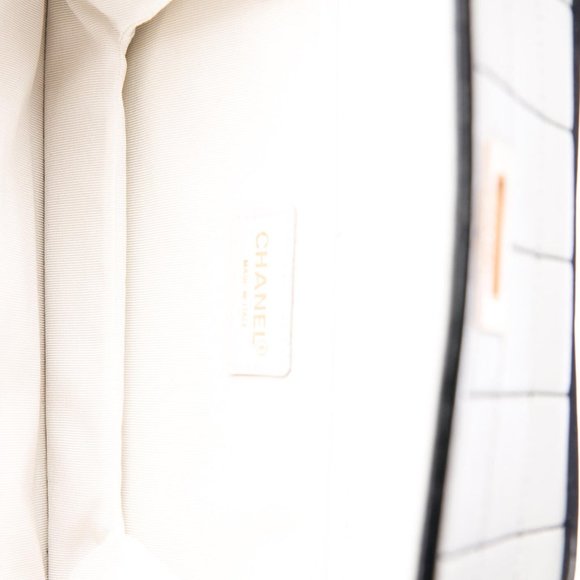 CHANEL Square Quilt Leather Reissue Flap Bag GHW - Picture 4 of 11